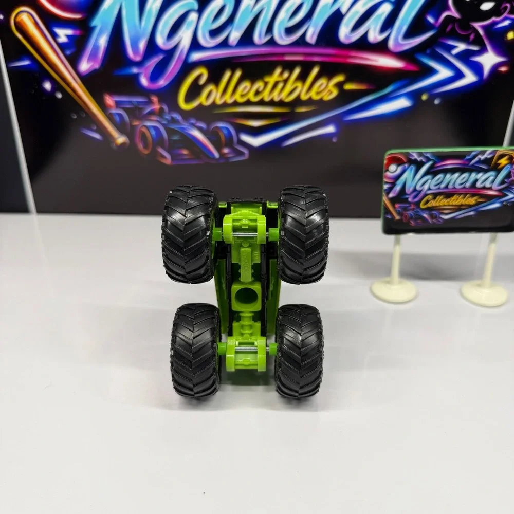 Hot Wheels Monster Truck Gotta Dump Lime Green Construction 1:64 Die-Cast Truck